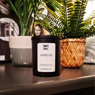 Vanilka, koření sladké kuchyně, které zná každý🖤. Příjemná a nasládlá vůně s dotekem smetany, která prohřeje stále chladné...